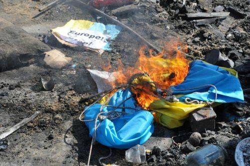 Житель Винницкой области топил печку флагом Украины Житель Винницкой области топил печку флагом Украины