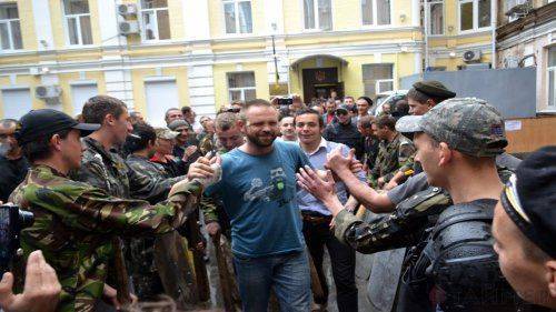 Участник майской бойни попался на связях с правоохранителями Участник майской бойни попался на связях с правоохранителями