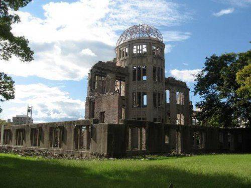 Предложение Москвы призвать США к ответу за Хиросиму нашло отклик в Японии Предложение Москвы призвать США к ответу за Хиросиму нашло отклик в Японии