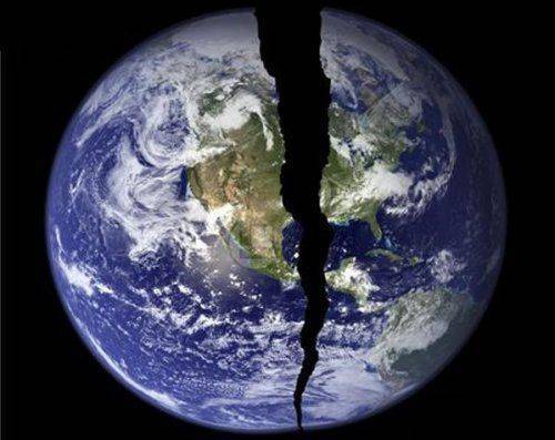 И мир раскололся надвое И мир раскололся надвое