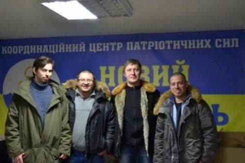 Киевляне вместо отпуска едут рыть окопы Киевляне вместо отпуска едут рыть окопы