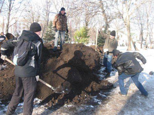 В Харькове насыпали курган для памятника УПА В Харькове насыпали курган для памятника УПА