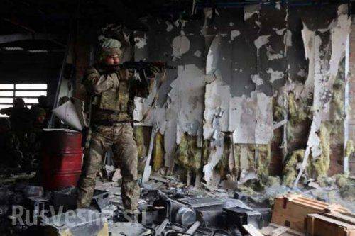 При штурме нового терминала убиты 10 оккупантов, 10 бежали и заняли оборону в развалинах вышки; героически погиб 1 ополченец, 8 — ранены При штурме нового терминала убиты 10 оккупантов, 10 бежали и заняли оборону в развалинах вышки; героически погиб 1 ополченец, 8 — ранены