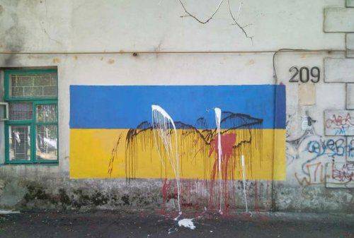 Николаев разрисован антифашистскими надписями Николаев разрисован антифашистскими надписями