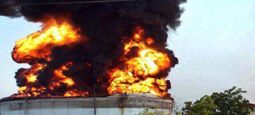 Горит химзавод «Стирол»: Киевские власти готовят экологическую катастрофу Горит химзавод «Стирол»: Киевские власти готовят экологическую катастрофу