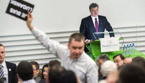 «Тот, кто убивает детей» - студенты в Цюрихе освистали Порошенко во время лекции о достижениях Украины «Тот, кто убивает детей» - студенты в Цюрихе освистали Порошенко во время лекции о достижениях Украины