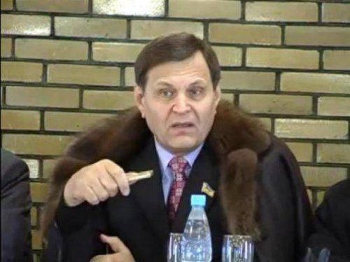 Экс-соратник обвинил луганских регионалов в расчищении пути для России на Донбассе Экс-соратник обвинил луганских регионалов в расчищении пути для России на Донбассе
