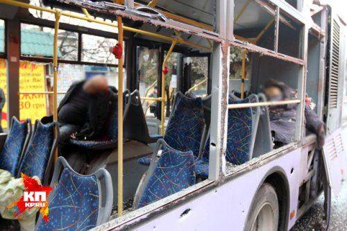 Новая Волноваха: снаряд попал в остановку в Донецке, погибли 13 человек, десятки пострадали Новая Волноваха: снаряд попал в остановку в Донецке, погибли 13 человек, десятки пострадали