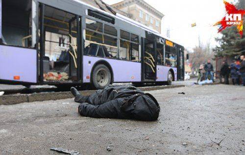 Новая Волноваха: снаряд попал в остановку в Донецке, погибли 13 человек, десятки пострадали Новая Волноваха: снаряд попал в остановку в Донецке, погибли 13 человек, десятки пострадали