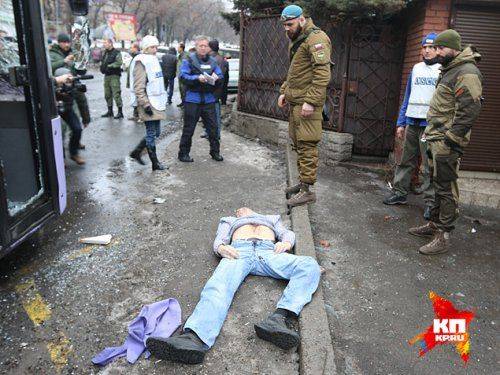 Новая Волноваха: снаряд попал в остановку в Донецке, погибли 13 человек, десятки пострадали Новая Волноваха: снаряд попал в остановку в Донецке, погибли 13 человек, десятки пострадали