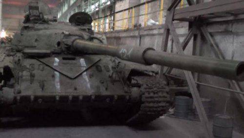 Брошенными танками украинская армия помогает ополченцам двигать линию фронта Брошенными танками украинская армия помогает ополченцам двигать линию фронта