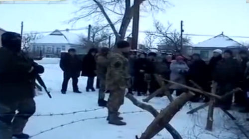 Пусть дети Порошенко воюют! – матери накинулись на военкома Пусть дети Порошенко воюют! – матери накинулись на военкома