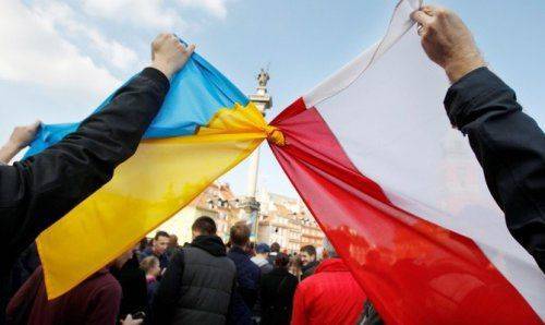 По братски: Польша отказала в статусе беженцев 2 тысячам украинцев По братски: Польша отказала в статусе беженцев 2 тысячам украинцев