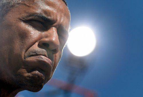 Обаму раскритиковали за жвачку во время исполнения гимна Индии Обаму раскритиковали за жвачку во время исполнения гимна Индии