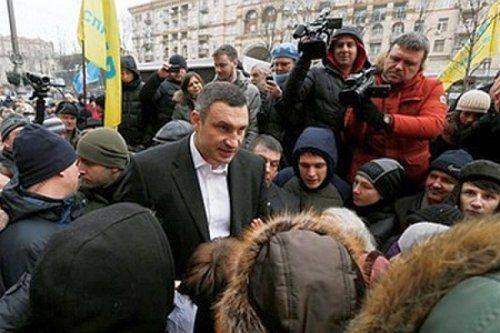 Мэр Кличко избил участника мирного пикета Мэр Кличко избил участника мирного пикета
