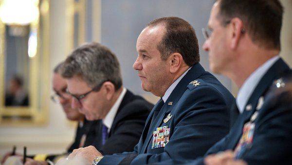 Главком НАТО не исключил разрешения кризиса на Украине военным путем Главком НАТО не исключил разрешения кризиса на Украине военным путем