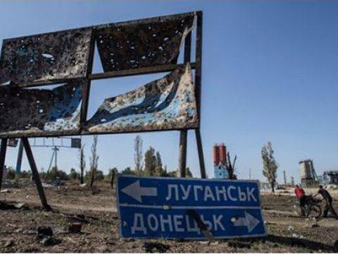 Центр Луганска снова обстреливают силовики Центр Луганска снова обстреливают силовики