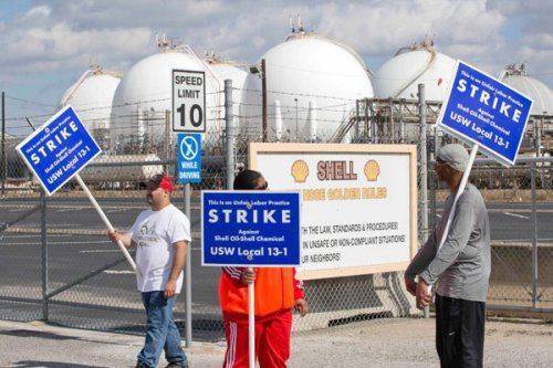 В США началась крупнейшая за три десятилетия забастовка нефтяников В США началась крупнейшая за три десятилетия забастовка нефтяников