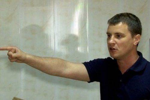 Одесские "сволотовцы" вломились в школу из-за стенда о Великой Отечественной войне  Подробнее: Одесские "сволотовцы" вломились в школу из-за стенда о Великой Отечественной войне  Подробнее: