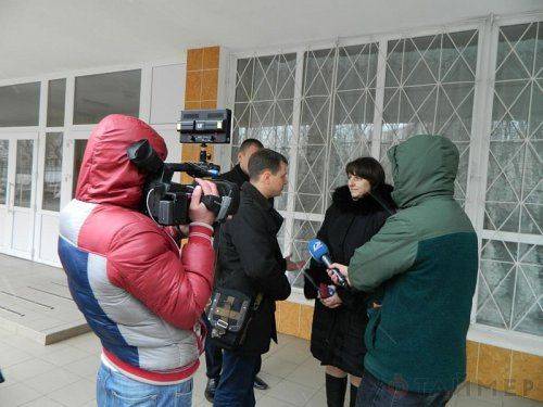 Одесские "сволотовцы" вломились в школу из-за стенда о Великой Отечественной войне  Подробнее: Одесские "сволотовцы" вломились в школу из-за стенда о Великой Отечественной войне  Подробнее: