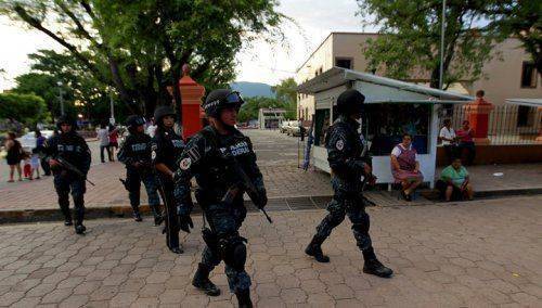 В Мексике российские туристы разогнали местных грабителей В Мексике российские туристы разогнали местных грабителей