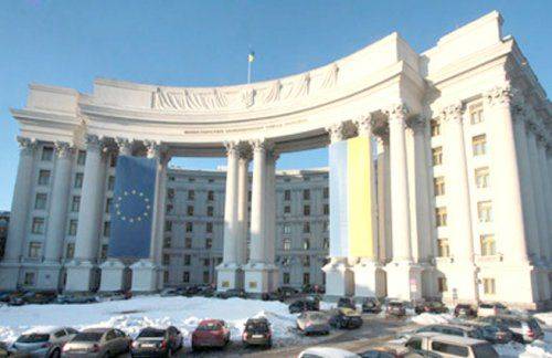 Киев выразил протест Берлину из-за встречи депутатов ФРГ с главой ДНР Киев выразил протест Берлину из-за встречи депутатов ФРГ с главой ДНР