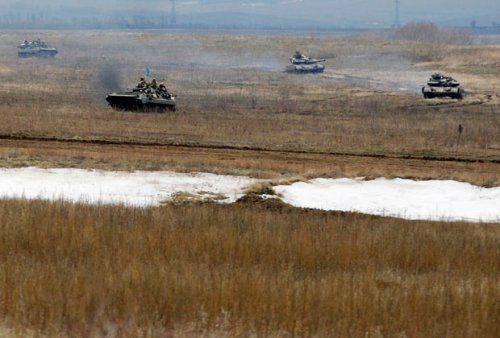 МОЛНИЯ: Армия ДНР ведет танковый бой с батальоном «Азов» под Мариуполем МОЛНИЯ: Армия ДНР ведет танковый бой с батальоном «Азов» под Мариуполем