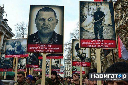 «Одна раса! Смерть москалям!» — по центру Киева прошло шествие «Правого сектора»  «Одна раса! Смерть москалям!» — по центру Киева прошло шествие «Правого сектора»