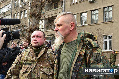 «Одна раса! Смерть москалям!» — по центру Киева прошло шествие «Правого сектора»  «Одна раса! Смерть москалям!» — по центру Киева прошло шествие «Правого сектора»