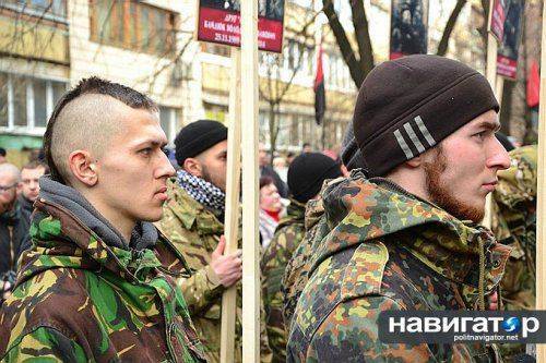 «Одна раса! Смерть москалям!» — по центру Киева прошло шествие «Правого сектора»  «Одна раса! Смерть москалям!» — по центру Киева прошло шествие «Правого сектора»
