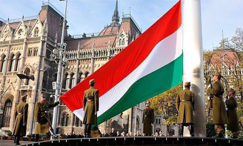 Жители Закарпатья меняют украинские паспорта на венгерские Жители Закарпатья меняют украинские паспорта на венгерские