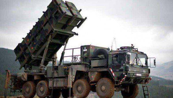 Америка экстренно развернула под Варшавой ракетные комплексы Patriot Америка экстренно развернула под Варшавой ракетные комплексы Patriot