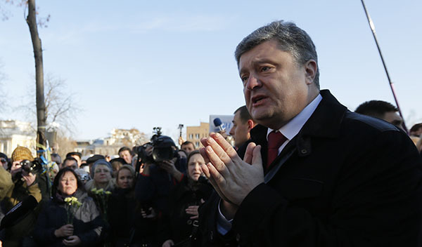 Порошенко клянется, что его армия не убивает мирное население Порошенко клянется, что его армия не убивает мирное население