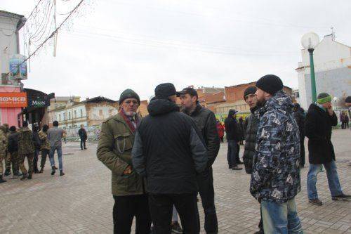 В Сумах сопляки в масках пытались ворваться в собор Московского Патриархата В Сумах сопляки в масках пытались ворваться в собор Московского Патриархата