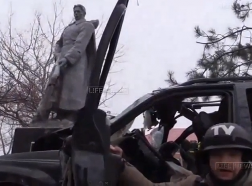 Комбат «Азова» врезался в памятник героям ВОВ и погиб Комбат «Азова» врезался в памятник героям ВОВ и погиб