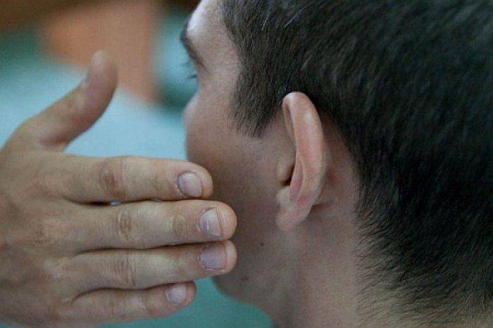 Студент-патриот получил оплеуху от преподавателя за требование «учить на мове»   Студент-патриот получил оплеуху от преподавателя за требование «учить на мове»