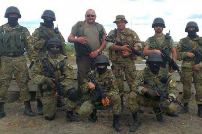 «Правый сектор» в расстерянности: карателей выгоняют из АТО  «Правый сектор» в расстерянности: карателей выгоняют из АТО