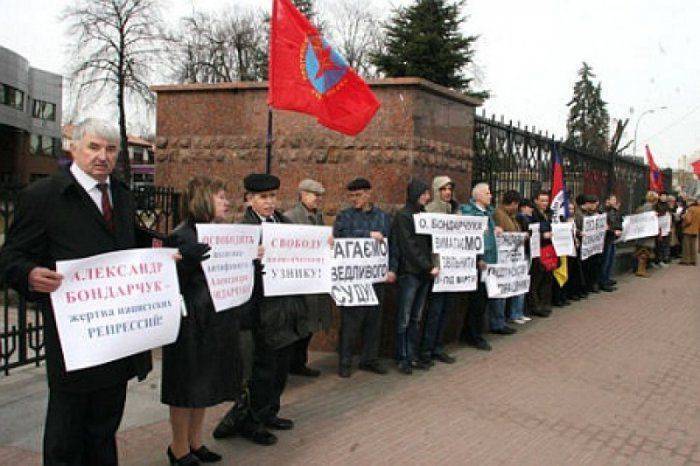 В Киеве журналиста посадили на 2 месяца в тюрьму за неправильное понимание конфликта на Донбассе  В Киеве журналиста посадили на 2 месяца в тюрьму за неправильное понимание конфликта на Донбассе