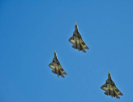 Воздушный бой Raptor c Т-50: раскрыта тайна новейшего российского истребителя Воздушный бой Raptor c Т-50: раскрыта тайна новейшего российского истребителя