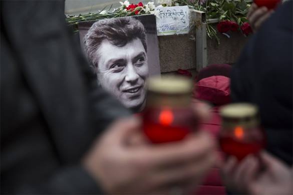 СМИ: При спутнице Немцова был телефон с радиомаяком СМИ: При спутнице Немцова был телефон с радиомаяком