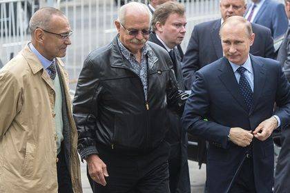 Михалков попросил у Путина помощи в создании конкурента «Макдоналдс» Михалков попросил у Путина помощи в создании конкурента «Макдоналдс»