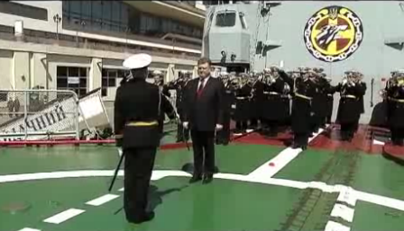 Порошенко на военном фрегате заявил, что «поборется за Крым» Порошенко на военном фрегате заявил, что «поборется за Крым»