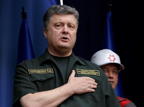 Порошенко решил вступить в НАТО вместе с Донецком и Севастополем Порошенко решил вступить в НАТО вместе с Донецком и Севастополем