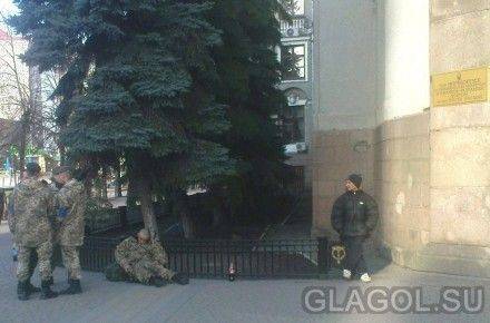 В Харькове на вокзале отсыпался пьяный «защитник Украины» В Харькове на вокзале отсыпался пьяный «защитник Украины»