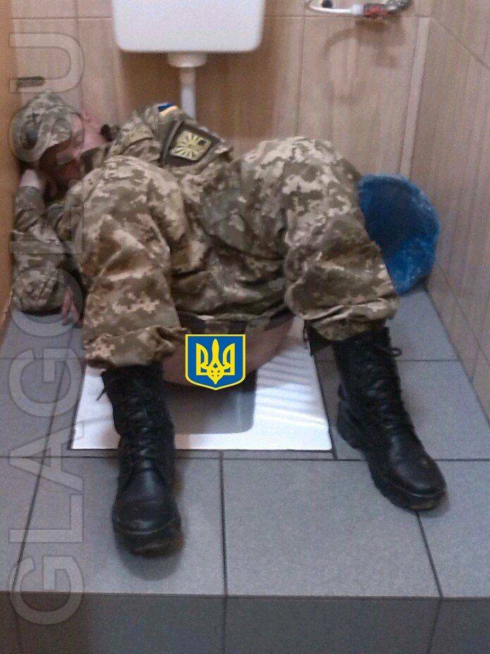 В Харькове на вокзале отсыпался пьяный «защитник Украины» В Харькове на вокзале отсыпался пьяный «защитник Украины»