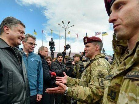 Спецназ США готовит эвакуацию Порошенко на случай «большого шухера» Спецназ США готовит эвакуацию Порошенко на случай «большого шухера»
