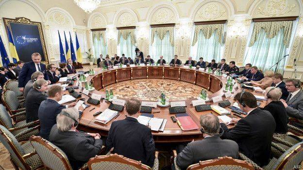 Евросоюз не будет посылать военных на восток Украины Евросоюз не будет посылать военных на восток Украины