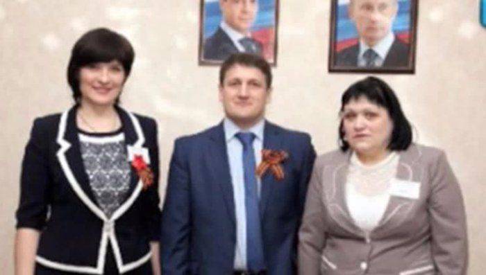 Харьковским учителям грозит увольнение за фото на фоне портрета Путина Харьковским учителям грозит увольнение за фото на фоне портрета Путина