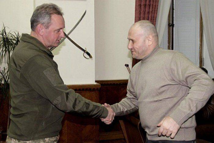 Ярош лег под Порошенко и готовится к выборам  Ярош лег под Порошенко и готовится к выборам