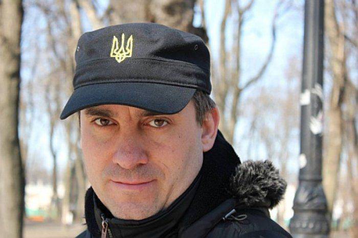 За кондом ответишь! Майдаун вызвал в аптеку милицию за надругательство над нацюцюрником  За кондом ответишь! Майдаун вызвал в аптеку милицию за надругательство над нацюцюрником